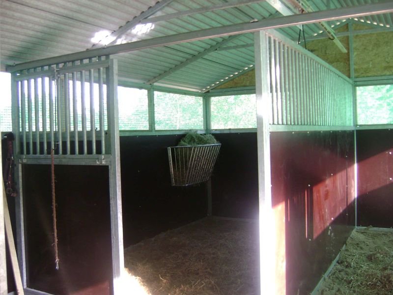 Leskur, liggehall, løsdrift til hest (Contryhus)